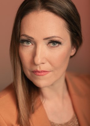 Barta Dóra, a KCB művészeti vezetője