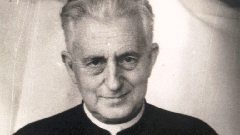 Sík Sándor (Budapest, 1889. január 20. – Budapest, 1963. szeptember 28.) piarista tanár, tartományfőnök, költő, író, műfordító, irodalomtörténész, egyházi író, cserkészvezető, a Magyar Tudományos Akadémia levelező tagja (1946–49), Kossuth-díjas (1948), a 20. század jelentős magyar lírikusa.