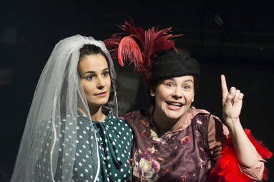 Asszony a fronton Asszony a fronton